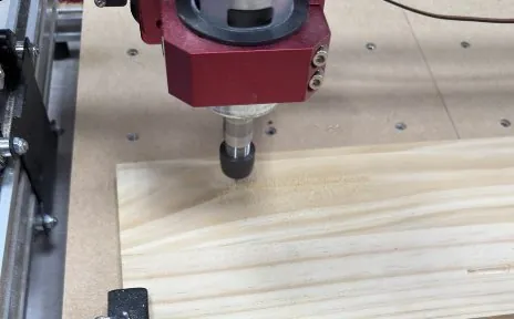 vigocanyon CNC 加工作品 — CNC 下刀加工中（松木）